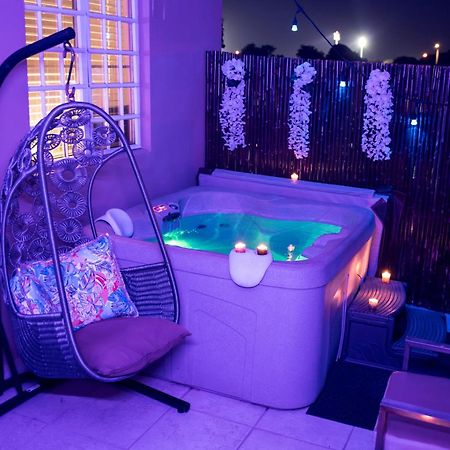 Appartement Private Jacuzzi Oasis With Mountain Views And Free Parking à Ponce Extérieur photo