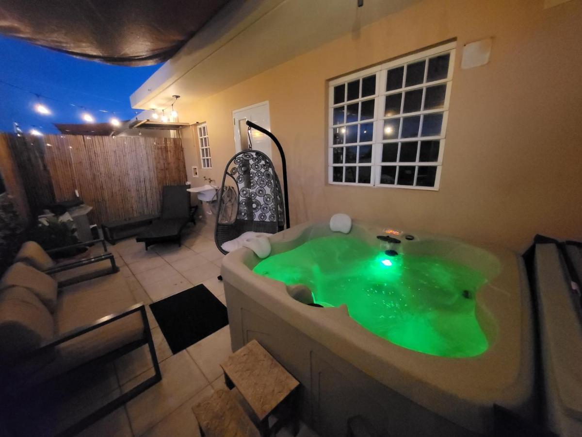 Appartement Private Jacuzzi Oasis With Mountain Views And Free Parking à Ponce Extérieur photo