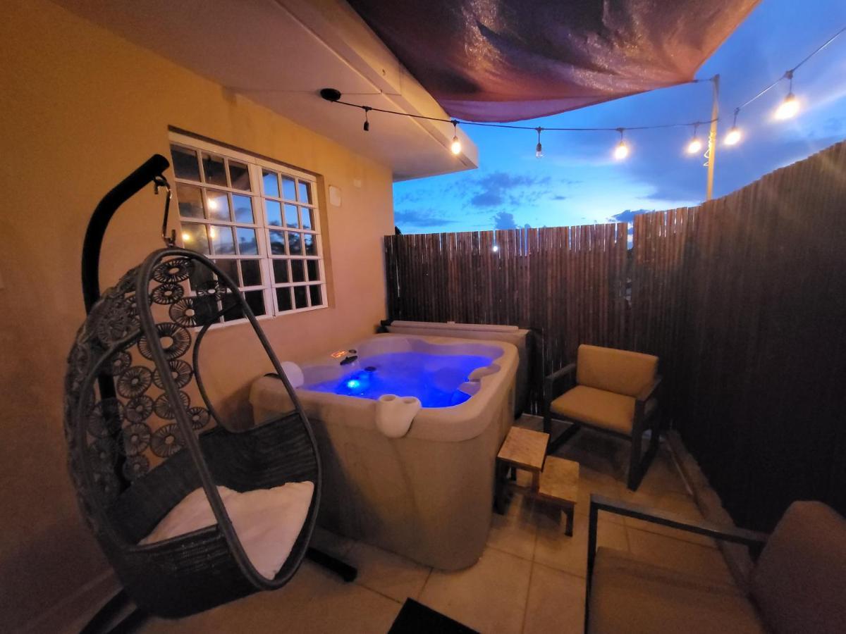 Appartement Private Jacuzzi Oasis With Mountain Views And Free Parking à Ponce Extérieur photo