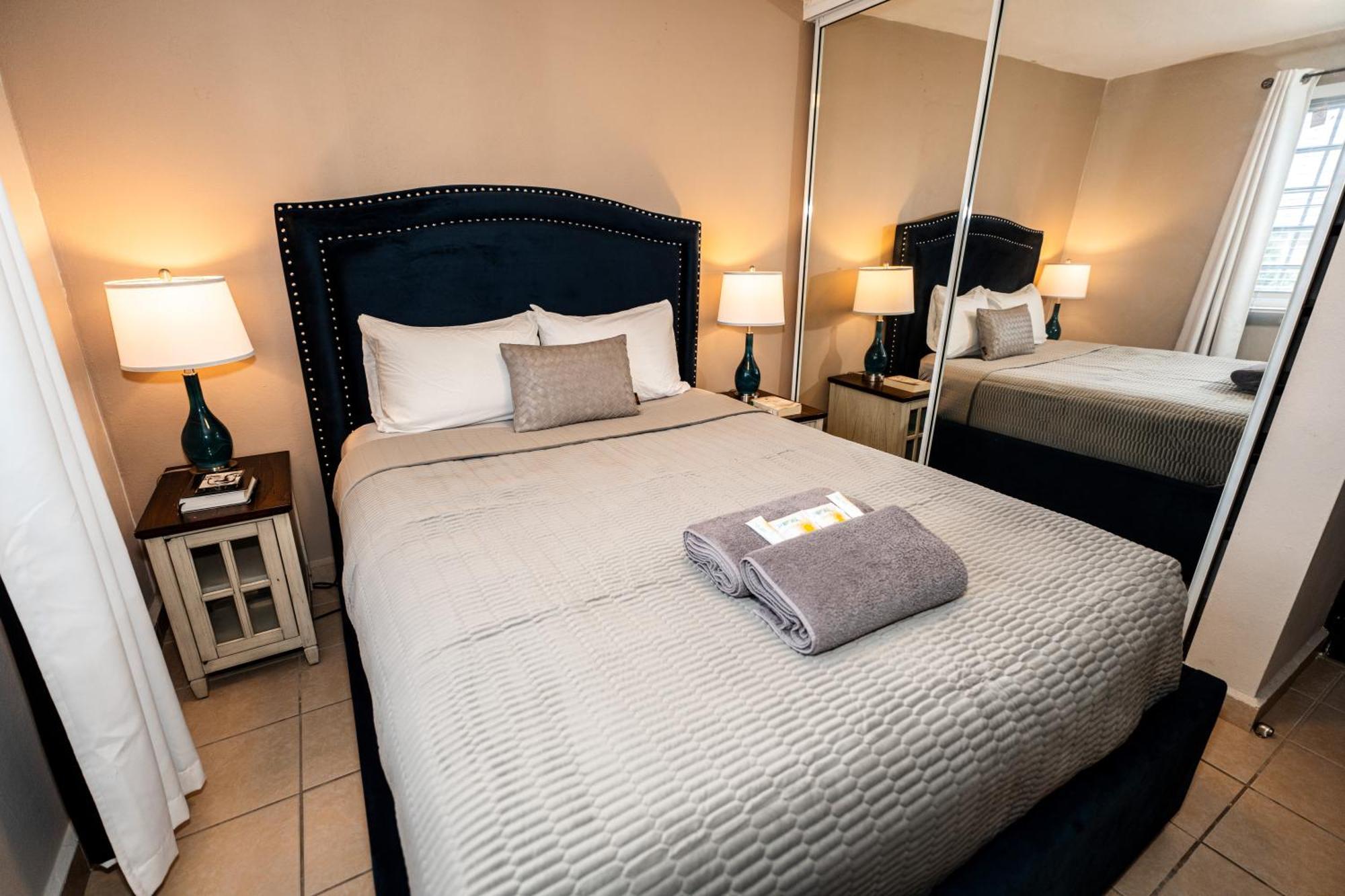 Appartement Private Jacuzzi Oasis With Mountain Views And Free Parking à Ponce Extérieur photo