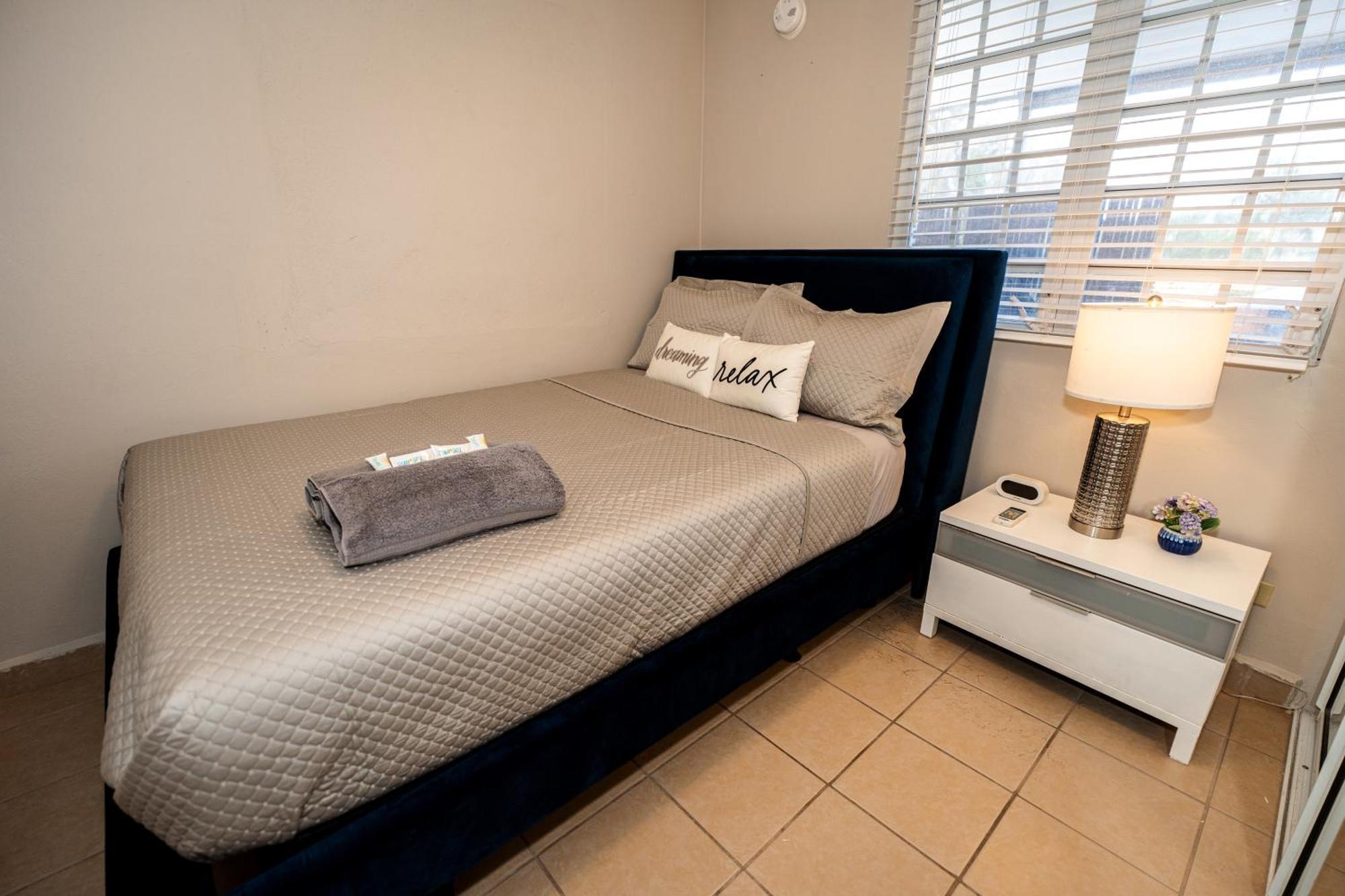 Appartement Private Jacuzzi Oasis With Mountain Views And Free Parking à Ponce Extérieur photo