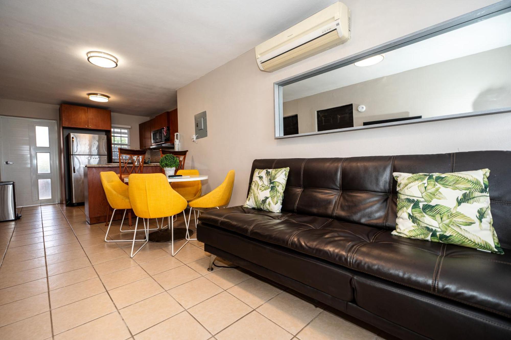 Appartement Private Jacuzzi Oasis With Mountain Views And Free Parking à Ponce Extérieur photo