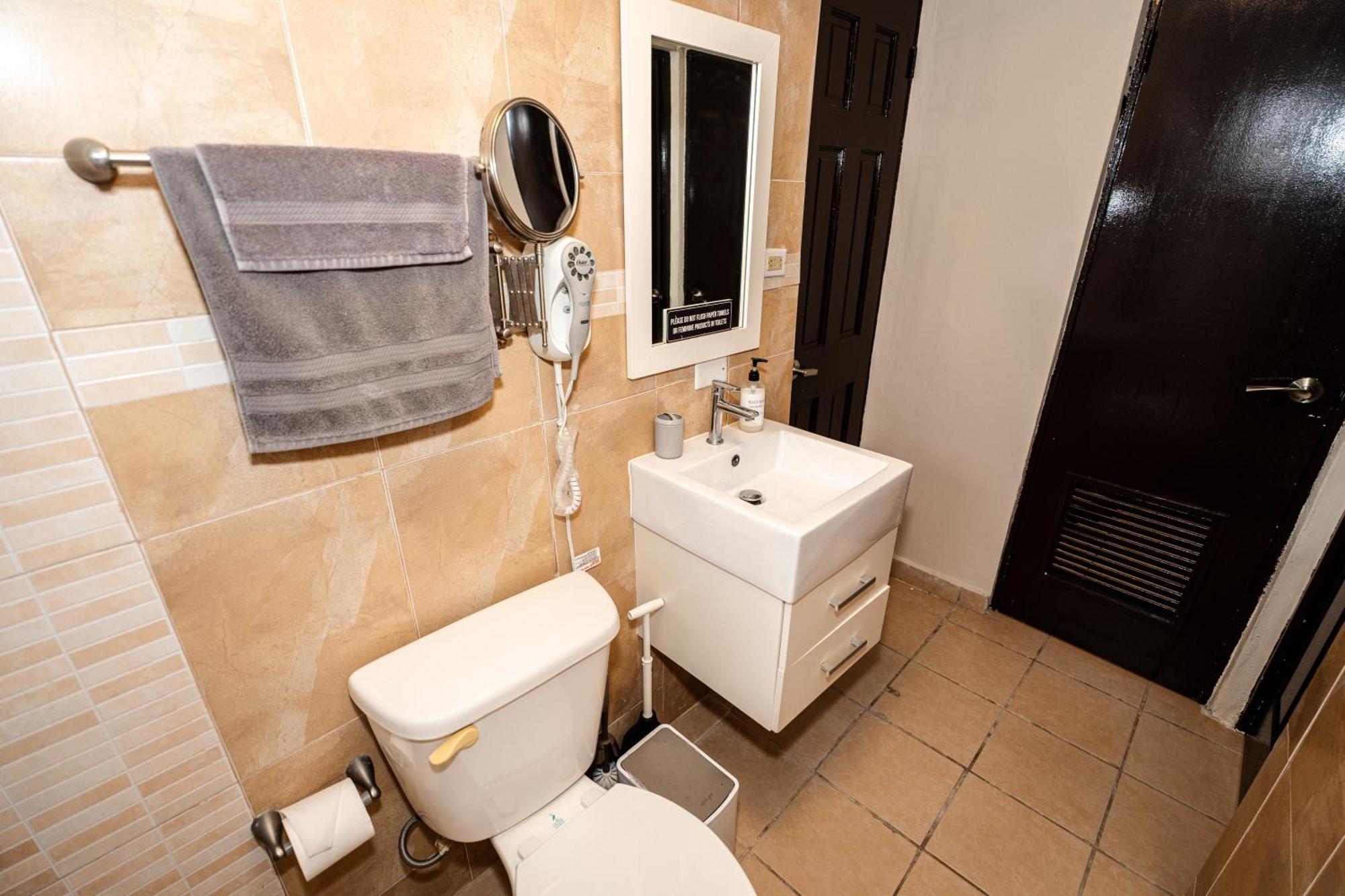 Appartement Private Jacuzzi Oasis With Mountain Views And Free Parking à Ponce Extérieur photo