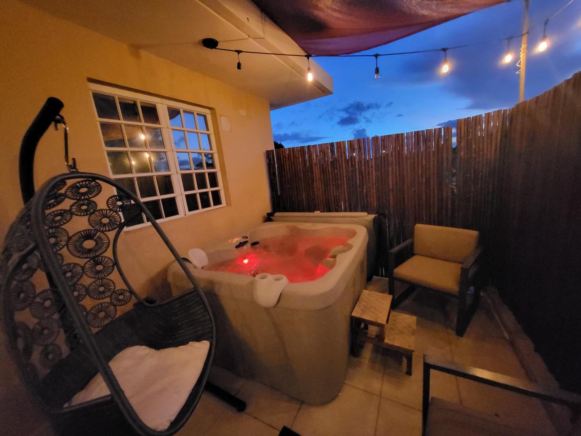 Appartement Private Jacuzzi Oasis With Mountain Views And Free Parking à Ponce Chambre photo